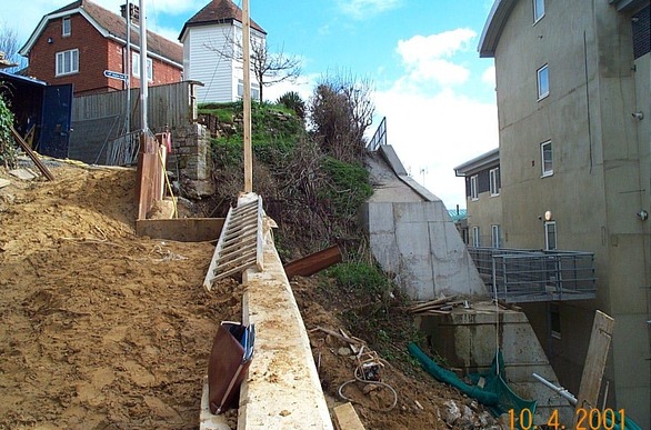Cliff_face_retaining_satbility_wall_primary